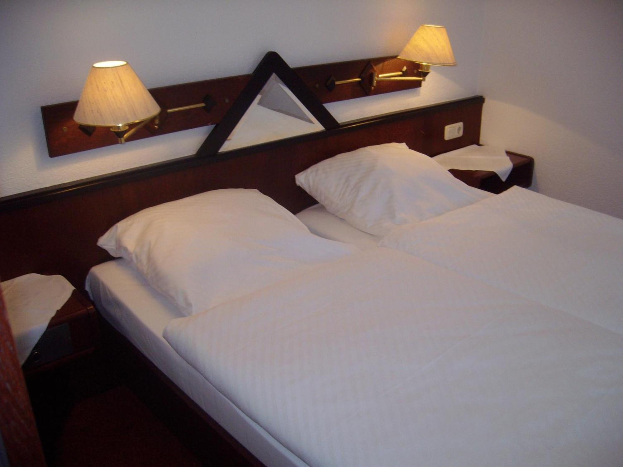 שטנדאל Hotel Am Bahnhof מראה חיצוני תמונה